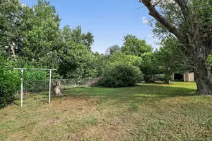 324 McClendon Dr, Elgin, TX 78621 - Photo 14