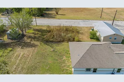 366 N Dallas Street, Giddings, TX 78942 - Photo 8