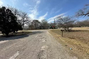 548 Spring River Dr, Martindale, TX 78655 - Photo 4