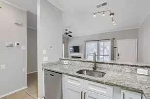 802 S 1st St, Austin, TX 78704 - Photo 6