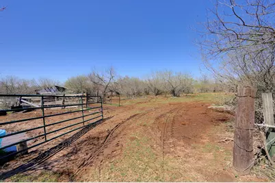 000 Cr 420, Waelder, TX 78959 - Photo 2