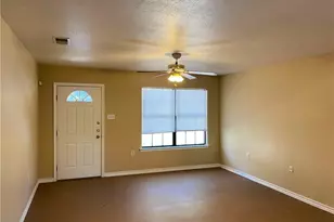 204 Hall St, Elgin, TX 78621 - Photo 4