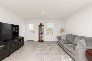 539 Commander Abbott Dr, Jarrell, TX 76537 - Photo 4