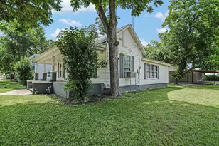 312 W 10th St, Georgetown, TX 78626 - Photo 4