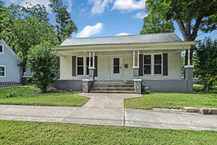 312 W 10th St, Georgetown, TX 78626 - Photo 2