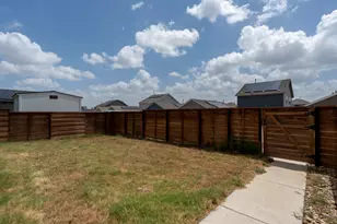 889 Powell St, Kyle, TX 78640 - Photo 4