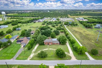 1405 Southwood Hills Drive, Taylor, TX 76574 - Photo 2