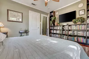 809 E 44th St, Austin, TX 78751 - Photo 24