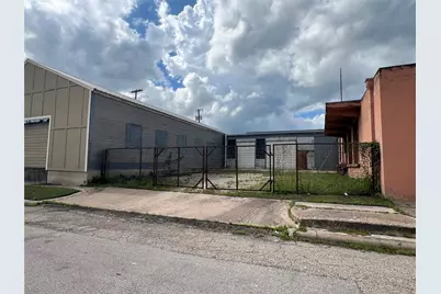 219 E 3rd Street, Taylor, TX 76574 - Photo 2