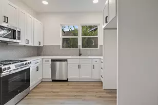 707 W 7th St, Taylor, TX 76574 - Photo 8