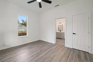 707 W 7th St, Taylor, TX 76574 - Photo 10