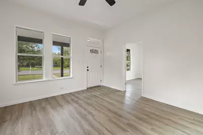 707 W 7th Street, Taylor, TX 76574 - Photo 6