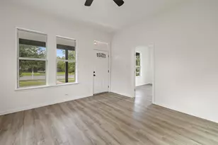 707 W 7th St, Taylor, TX 76574 - Photo 6