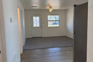 404 Lee St, Smithville, TX 78957 - Photo 6