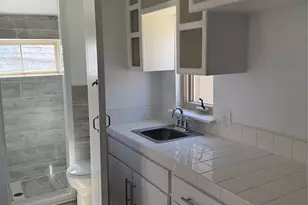 404 Lee St, Smithville, TX 78957 - Photo 16