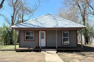 404 Lee St, Smithville, TX 78957 - Photo 2