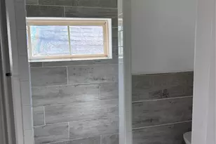 404 Lee St, Smithville, TX 78957 - Photo 18