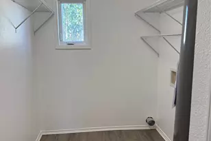 404 Lee St, Smithville, TX 78957 - Photo 8