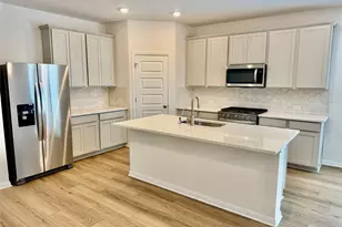 192 Coopers Hawk Crescent, Cedar Creek, TX 78612 - Photo 2