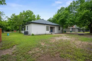 602 E 6th St, Cameron, TX 76520 - Photo 32