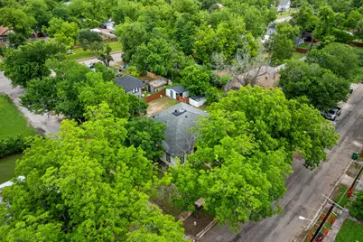 602 E 6th Street, Cameron, TX 76520 - Photo 38