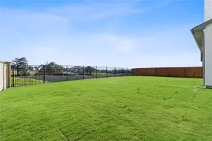 1300 Shelby Ln, Georgetown, TX 78628 - Photo 36