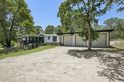 541 Hidden Oaks Drive, Elgin, TX 78621 - Photo 2