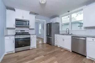 1014 W 6th St, Taylor, TX 76574 - Photo 14