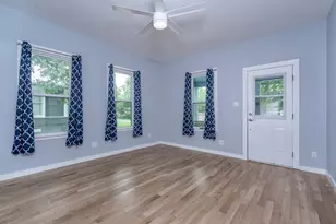 1014 W 6th St, Taylor, TX 76574 - Photo 6