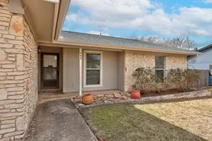 402 Hillside Dr, Round Rock, TX 78681 - Photo 2