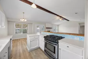 402 Hillside Dr, Round Rock, TX 78681 - Photo 10