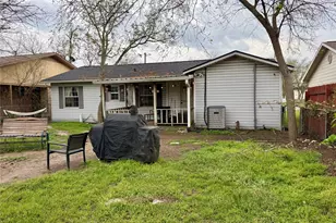 531 E Houston St, Giddings, TX 78942 - Photo 16