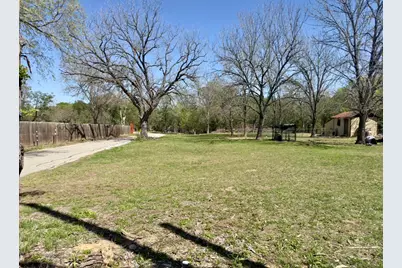 600 Sabine Street, Lockhart, TX 78644 - Photo 2