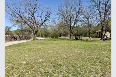 600 Sabine Street, Lockhart, TX 78644 - Photo 18