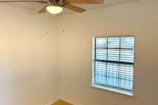 1123 Christie Dr, Austin, TX 78721 - Photo 18