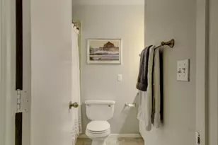 2300 E 9th St, Austin, TX 78702 - Photo 14