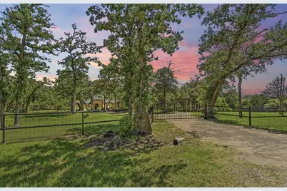 387 Corral Road, Smithville, TX 78957 - Photo 8