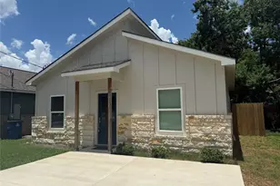 817 5th St, Lockhart, TX 78644 - Photo 1
