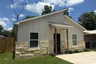 817 5th St, Lockhart, TX 78644 - Photo 2