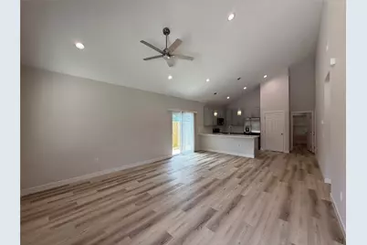 817 5th Street, Lockhart, TX 78644 - Photo 4