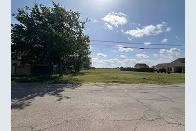 1200 Torres Street, Lockhart, TX 78644 - Photo 2