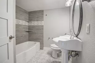 2200 E 14th St, Austin, TX 78702 - Photo 14