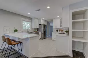 2200 E 14th St, Austin, TX 78702 - Photo 8