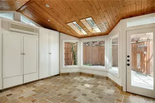 815 E 31st St, Austin, TX 78705 - Photo 2