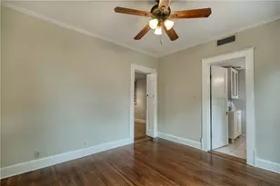 815 E 31st St, Austin, TX 78705 - Photo 12