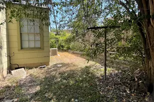 819 E 31st St, Austin, TX 78705 - Photo 22