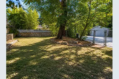 819 E 31st Street, Austin, TX 78705 - Photo 18