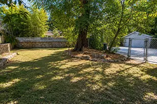 819 E 31st St, Austin, TX 78705 - Photo 18