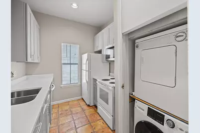 712 Graham Place #302, Austin, TX 78705 - Photo 10