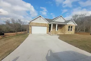 185 Nuuanu Ln, Bastrop, TX 78602 - Photo 4